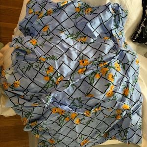 Fashion Nova NWOT blue floral shorts